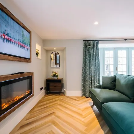 Stable End Hot Tub Stunning Cottage, Double Shower, Copper Bath And Original Beams