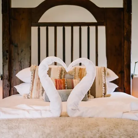 Stable End Hot Tub Stunning Cottage, Double Shower, Copper Bath And Original Beams Villa