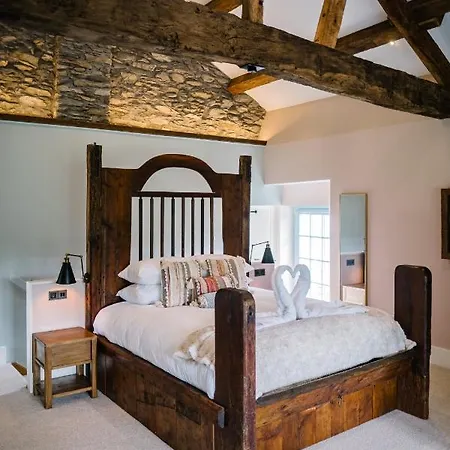 Villa Stable End Hot Tub Stunning Cottage, Double Shower, Copper Bath And Original Beams Bowness-on-Windermere