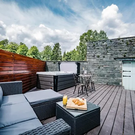 Stable End Hot Tub Stunning Cottage, Double Shower, Copper Bath And Original Beams Villa Bowness-on-Windermere