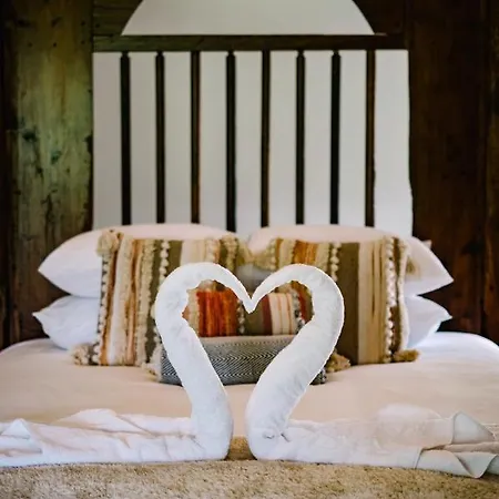 Villa Stable End Hot Tub Stunning Cottage, Double Shower, Copper Bath And Original Beams *