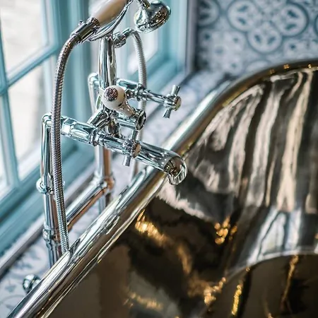 Stable End Hot Tub Stunning Cottage, Double Shower, Copper Bath And Original Beams Villa
