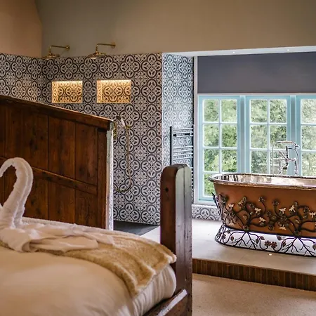 Stable End Hot Tub Stunning Cottage, Double Shower, Copper Bath And Original Beams