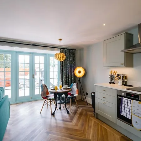 Villa Stable End Hot Tub Stunning Cottage, Double Shower, Copper Bath And Original Beams Bowness-on-Windermere