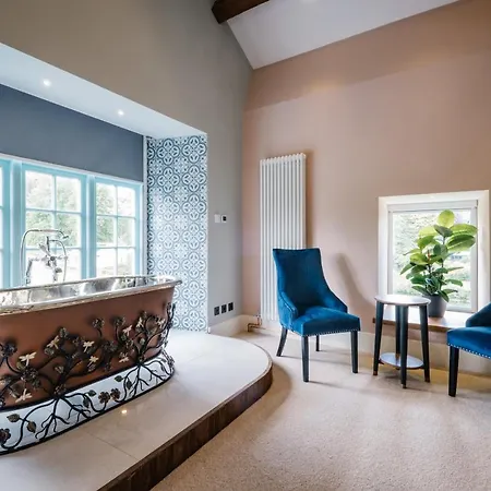 Stable End Hot Tub Stunning Cottage, Double Shower, Copper Bath And Original Beams *