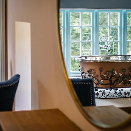 Stable End Hot Tub Stunning Cottage, Double Shower, Copper Bath And Original Beams * Bowness-on-Windermere