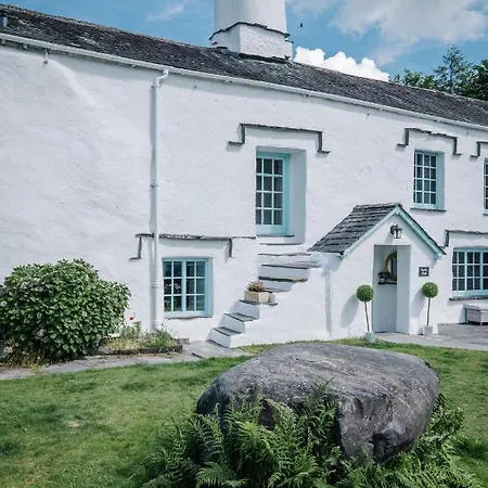 Stable End Hot Tub Stunning Cottage, Double Shower, Copper Bath And Original Beams Bowness-on-Windermere