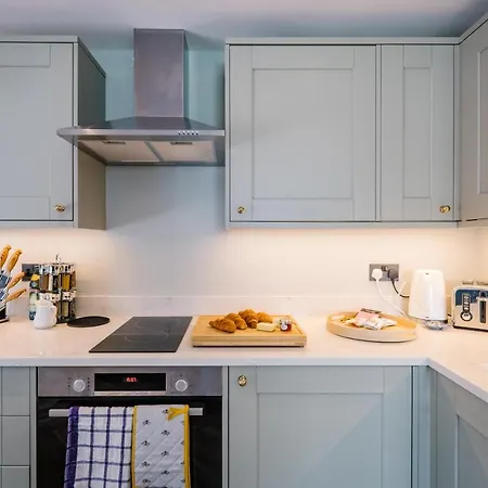 Stable End Hot Tub Stunning Cottage, Double Shower, Copper Bath And Original Beams * Bowness-on-Windermere