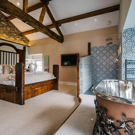 Villa Stable End Hot Tub Stunning Cottage, Double Shower, Copper Bath And Original Beams *