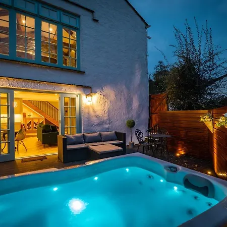 Stable End Hot Tub Stunning Cottage, Double Shower, Copper Bath And Original Beams Villa