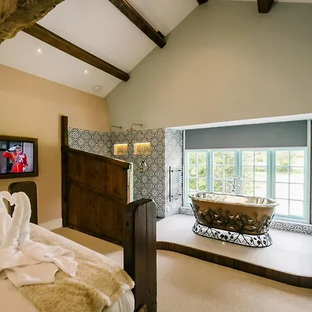 Stable End Hot Tub Stunning Cottage, Double Shower, Copper Bath And Original Beams * باونيس أون وينديرمير
