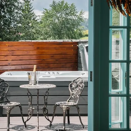 فيلة Stable End Hot Tub Stunning Cottage, Double Shower, Copper Bath And Original Beams باونيس أون وينديرمير