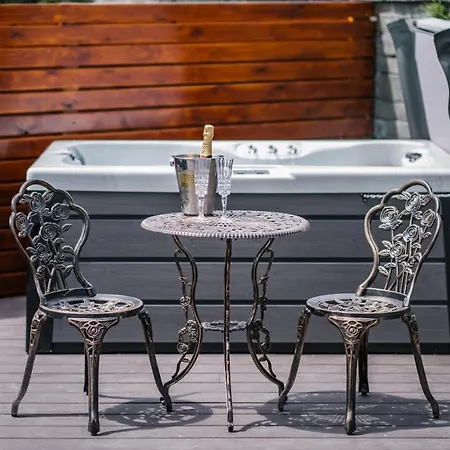 Stable End Hot Tub Stunning Cottage, Double Shower, Copper Bath And Original Beams فيلة باونيس أون وينديرمير