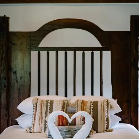 Stable End Hot Tub Stunning Cottage, Double Shower, Copper Bath And Original Beams باونيس أون وينديرمير