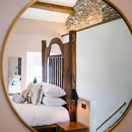 Stable End Hot Tub Stunning Cottage, Double Shower, Copper Bath And Original Beams فيلة باونيس أون وينديرمير