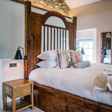 Stable End Hot Tub Stunning Cottage, Double Shower, Copper Bath And Original Beams
