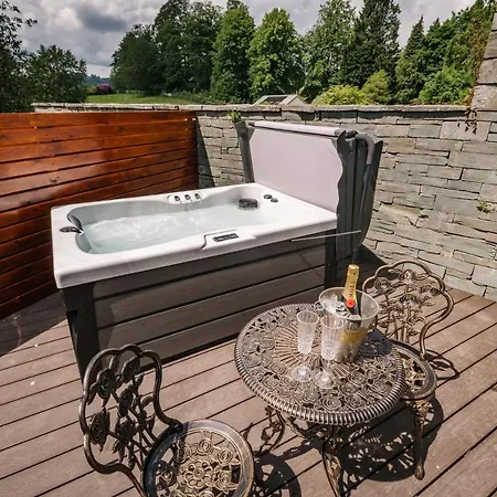 Stable End Hot Tub Stunning Cottage, Double Shower, Copper Bath And Original Beams باونيس أون وينديرمير