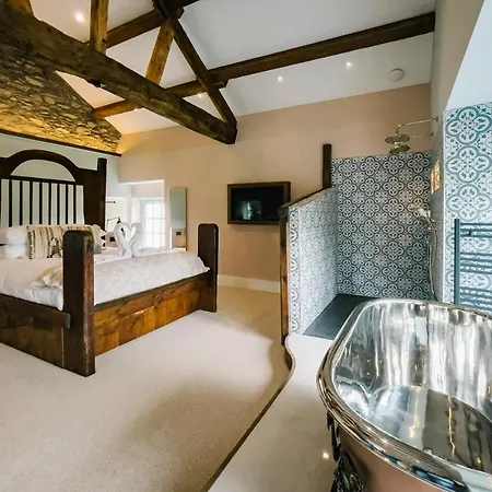 Stable End Hot Tub Stunning Cottage, Double Shower, Copper Bath And Original Beams فيلة *