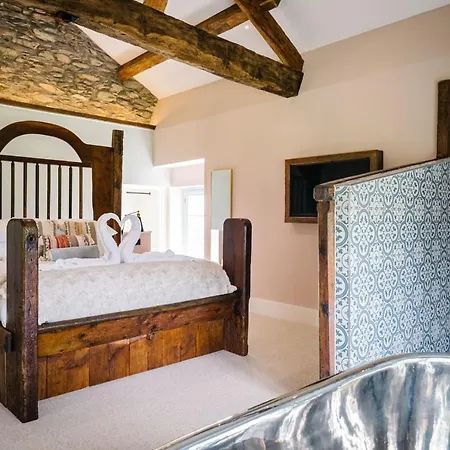 Stable End Hot Tub Stunning Cottage, Double Shower, Copper Bath And Original Beams فيلة