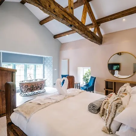 Stable End Hot Tub Stunning Cottage, Double Shower, Copper Bath And Original Beams باونيس أون وينديرمير