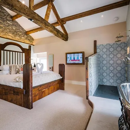 Stable End Hot Tub Stunning Cottage, Double Shower, Copper Bath And Original Beams فيلة