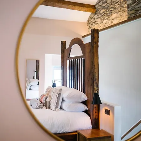 Stable End Hot Tub Stunning Cottage, Double Shower, Copper Bath And Original Beams فيلة باونيس أون وينديرمير