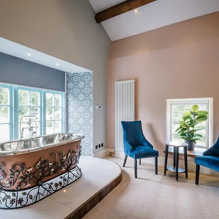 Stable End Hot Tub Stunning Cottage, Double Shower, Copper Bath And Original Beams *