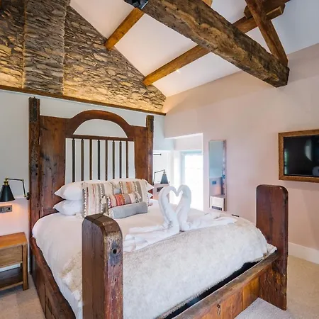 Stable End Hot Tub Stunning Cottage, Double Shower, Copper Bath And Original Beams باونيس أون وينديرمير